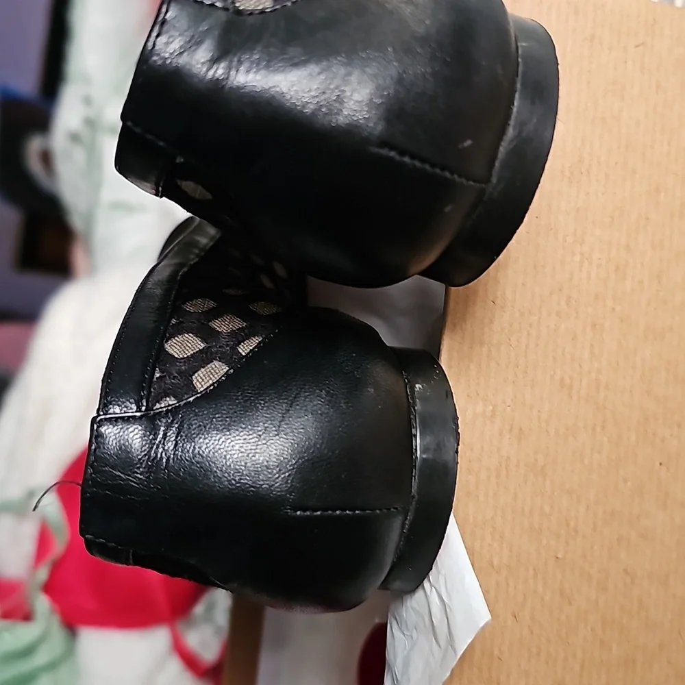 Shoes - Picture 3 of 4